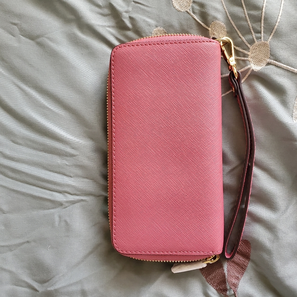 💕HP💕 Authentic MK Jet Set - Picture 9 of 16